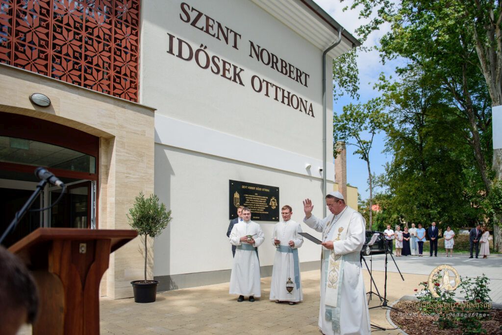 Csornai Premontrei Prépostság Szent Norbert Idősek Otthonának megáldása